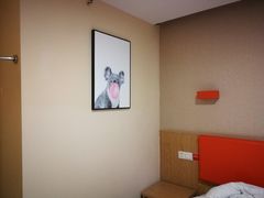 -7天连锁酒店(上海徐家汇龙华路地铁站店)