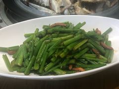 马家沟芹菜炒肉-77号渔船·蒸海鲜青岛菜(积米崖店)