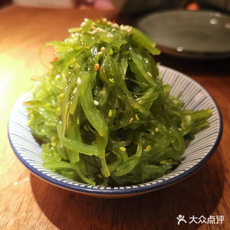 周末太火爆，根本都没有位置。装修很日系风，环境不错