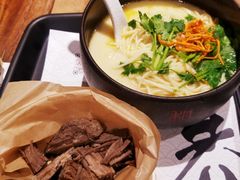 草本手撕牛肉面-和府捞面(东直门银座店)