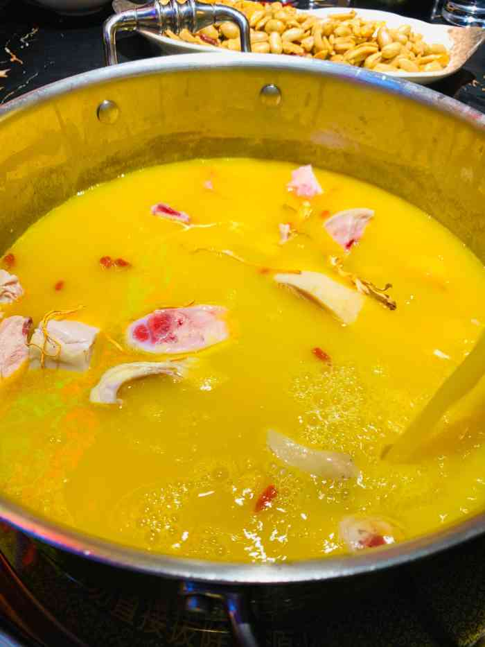 鸿运打边炉61港式火锅-"[薄荷]环境:路边可以停车,在路边还算.