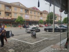 店门口停车位-蟹芆三馄饨