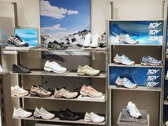 -SALOMON萨洛蒙(长沙国金街店)