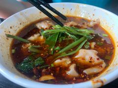 2两抄手-秦云老太婆摊摊面(磁器口店)