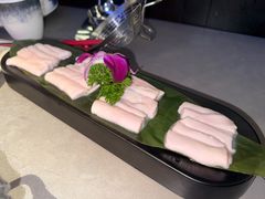 -伴山牛贵州黄牛肉火锅·苗疆非遗艺术餐厅(上海首店)