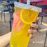 哦谢！水桶闺蜜吃个面都要上桶装奶茶？！