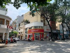 -Bánh Mì Huynh Hoa