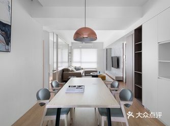 客、餐厅空间以开放方式规划，透过白色的背景