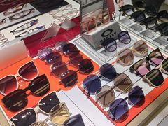 -美式眼镜·授权蔡司.依视路.尼康.豪雅.明月(人民广场店)