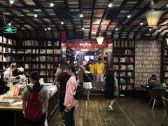 -钟书阁(松江泰晤士小镇店)