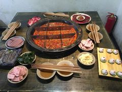 -渝嘴小老弟老火锅(华新村店)