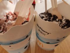 奥利奥草莓麦旋风-麦当劳(中山公园龙之梦店)