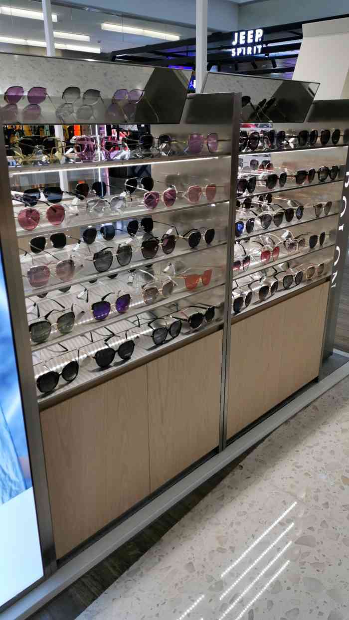 暴龙眼镜(勒泰店)-"暴龙态度很专业热情,有问必答,回复也很快.