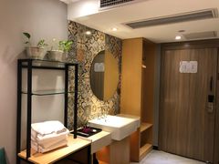 -潮漫酒店(北京通州环球度假区临河里地铁站店)