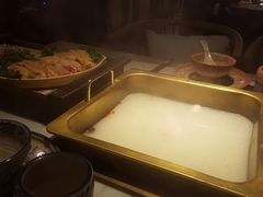 -尚尚仙·酸汤猪手·猪肚鸡火锅(华联万柳购物中心店)