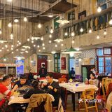 鲁哥饭店富兴店在繁华的商业mall复刻出当年三角花园文运街巷