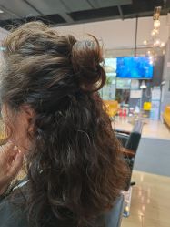 -FRIDAY星期五专业美发沙龙