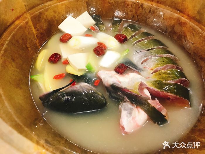 溢美徳石锅鱼图片