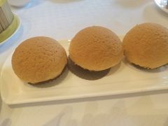 脆皮黑醋叉烧包-弘雅饭店