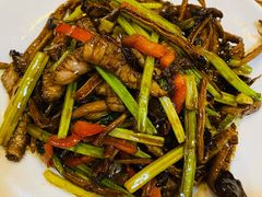 茶树菇炒牛柳-牧羊餐厅
