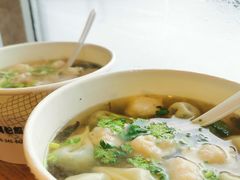 鱼丸鲜肉馄饨-手劲鱼丸馄饨铺(哈一百店)