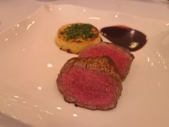 和牛牛柳配芝士焗黑松露土豆泥佐红酒松露汁-Jean Georges