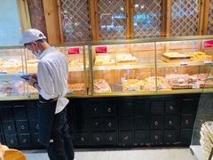 面包甜点陈列柜-昆明冠生园·蛋糕·面包(南强街店)