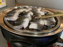 -围炉肉舍•炭烤活鳗•丹东海鲜烤肉(步行街店)