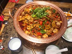 -沪小二炭火蛙锅(淮海中路美食不夜城店)