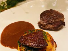 香煎鹅肝配黑橄榄，荔枝酱和吐司-Jean Georges