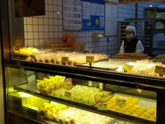 面包甜点陈列柜-鲍师傅糕点(江苏路店)