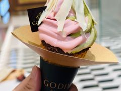草莓抹茶巧克力双重口味软冰激淋-GODIVA(万象城店)