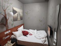 -卡罗酒店(东门晒布地铁站店)