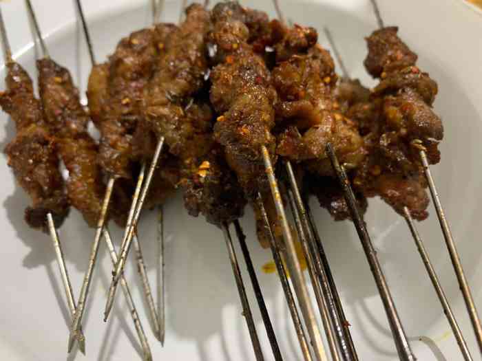 洒金桥眼镜烤肉(团结南路)-"[薄荷]环境: 团结南路25街坊东门向北.