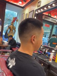 -东方先生国潮男士理发馆