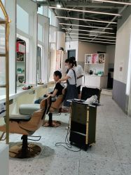 -PE SALON 