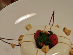 意式奶冻配浆果-安妮意大利餐厅(国贸店)