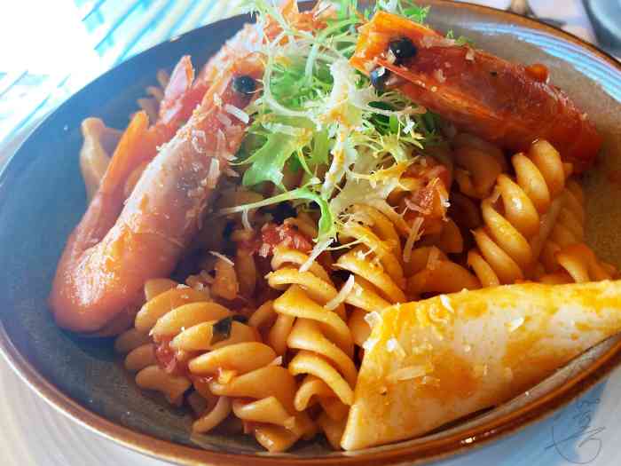 greywhale灰鲸餐厅(武汉国际广场店)-"去的时候人有点多,显得略微嘈杂