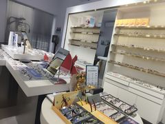 -视野联行眼镜•蔡司•依视路(温江店)