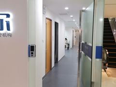 -瑞尔齿科(南京东路名人诊所)