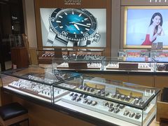 -亨吉利世界名表中心(砂之船奥莱店)