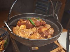 红烧肉煨油豆腐-吃饭皇帝大土家民族菜(荟聚店)