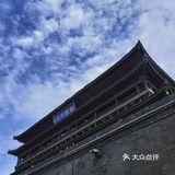 可以在钟鼓楼广场的石凳上歇歇脚，感受西安的魅力所在