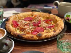 鲜三文鱼白酱披萨-O'mills Sourdough Bakery&Bistro(永嘉路店)