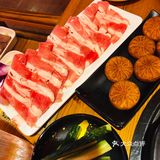 第一次吃酸菜火锅，味道还不错，地方也挺好找的