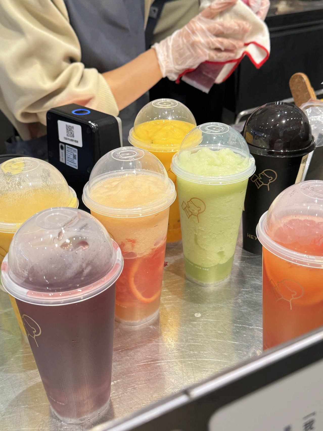 在这家奶茶店里看见了春天的颜色