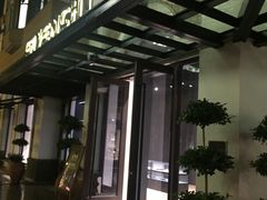 -GIVENCHY(比斯特苏州购物村店)