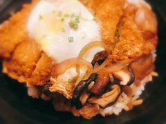 寿喜厚切猪排烩饭-玛格萝妮比萨屋(陆家浜路店)