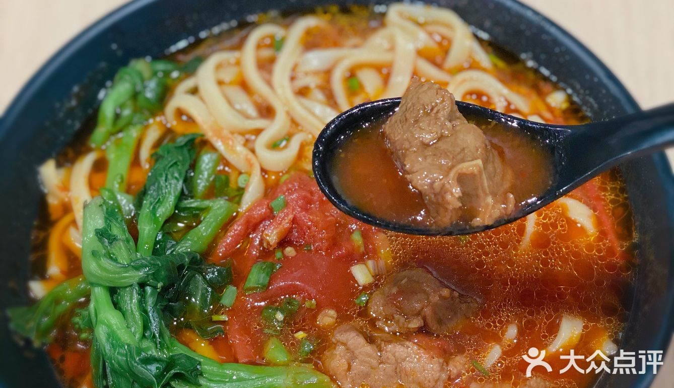 永和大王喊你嗦面🍜啦！大块牛腩面满满幸福感 