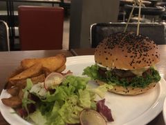 招牌牛肉汉堡-UPPER KITCHEN(延安路店)